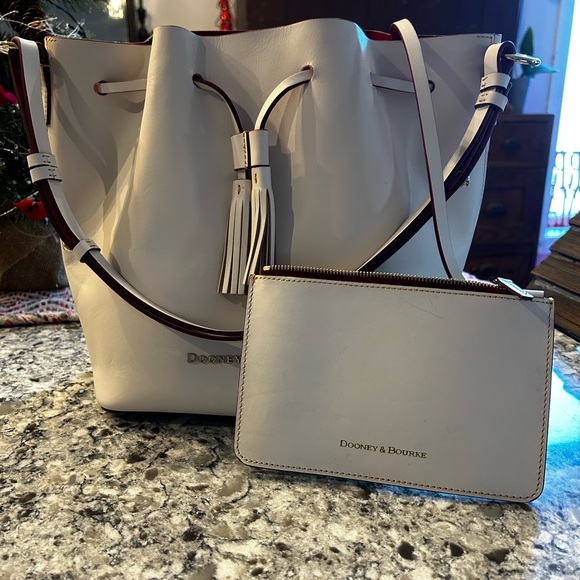 NWOT. Dooney & Burke SERENA bucket bag - Picture 3 of 7